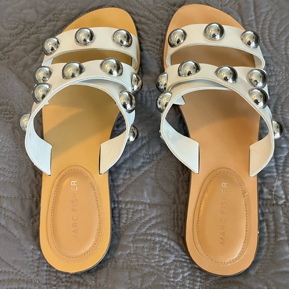 Marc Fisher Bryte2 Flat Sandal White Size 8 - Picture 2 of 6